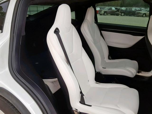 5YJXCBE28JF087905 - 2018 TESLA MODEL X WHITE photo 6