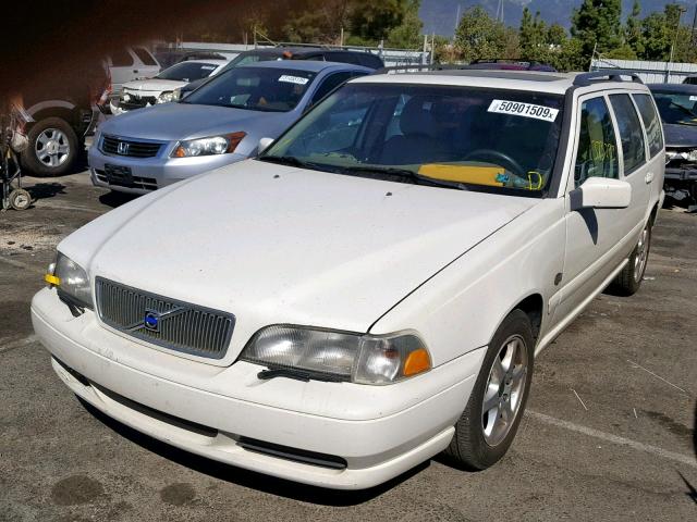 YV1LW61J9Y2717433 - 2000 VOLVO V70 BASE WHITE photo 2