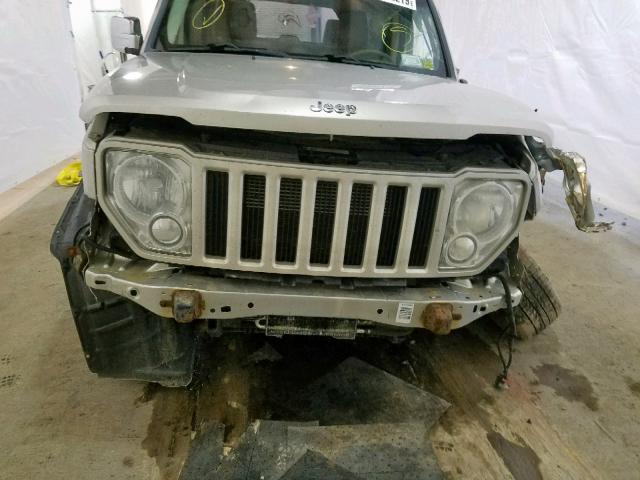 1J8GN28KX8W267164 - 2008 JEEP LIBERTY SP SILVER photo 9