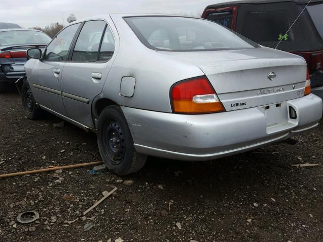 1N4DL01D7WC245711 - 1998 NISSAN ALTIMA XE GRAY photo 3