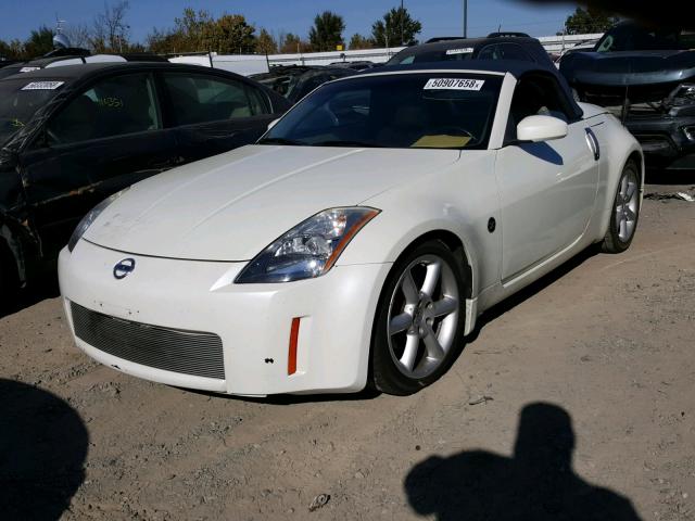 JN1AZ36A64T014200 - 2004 NISSAN 350Z ROADS WHITE photo 2