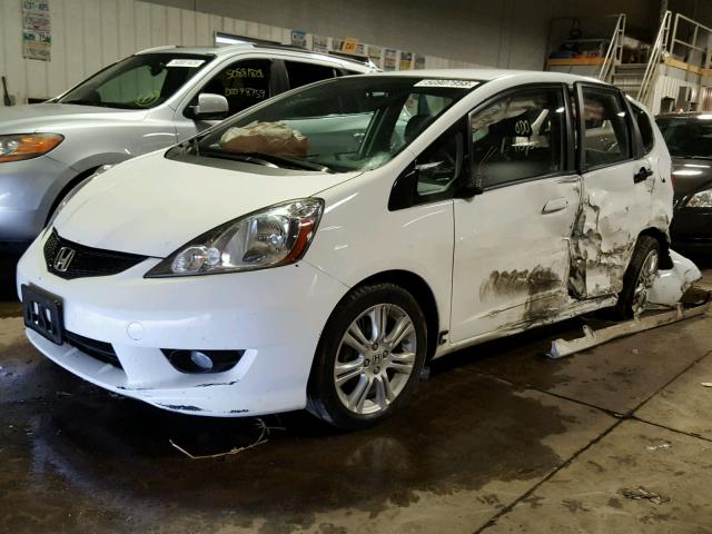 JHMGE8H48AS014223 - 2010 HONDA FIT SPORT WHITE photo 2