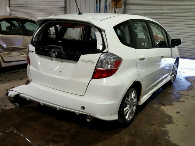 JHMGE8H48AS014223 - 2010 HONDA FIT SPORT WHITE photo 4