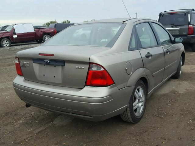 1FAFP34N95W257181 - 2005 FORD FOCUS ZX4 BEIGE photo 4