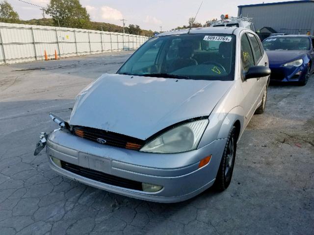 3FAFP37312R155530 - 2002 FORD FOCUS ZX5 SILVER photo 2