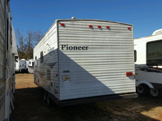 1EB1F252666014188 - 2006 FLEETWOOD PIONEER  WHITE photo 3