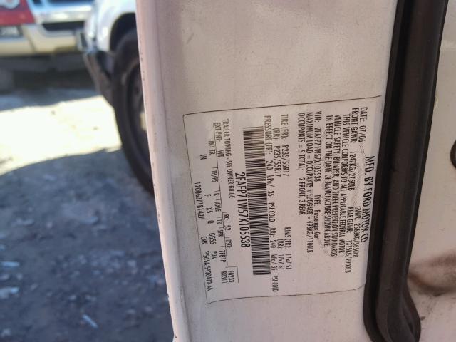 2FAFP71W57X105538 - 2007 FORD CROWN VICT WHITE photo 10