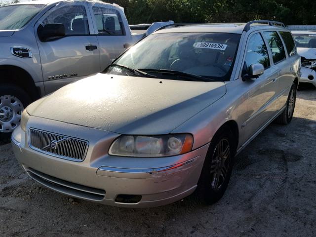 YV1SW592462549684 - 2006 VOLVO V70 2.5T BEIGE photo 2