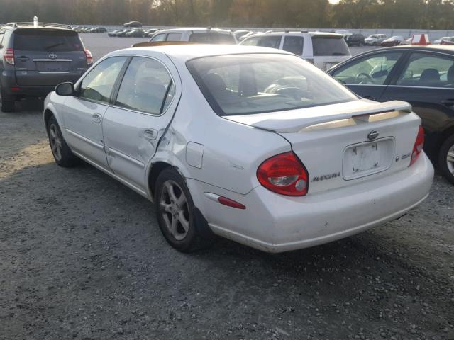 JN1CA31D11T800869 - 2001 NISSAN MAXIMA GXE WHITE photo 3