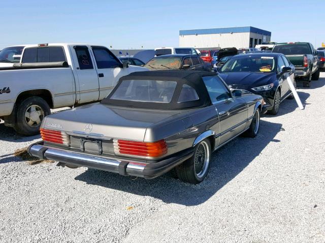 WDB10704612001395 - 1982 MERCEDES-BENZ SL 500 GRAY photo 4