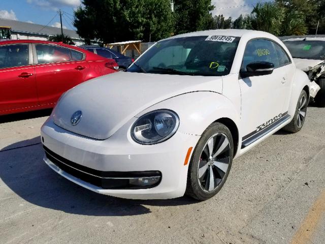 3VWV67AT2CM655989 - 2012 VOLKSWAGEN BEETLE TUR WHITE photo 2