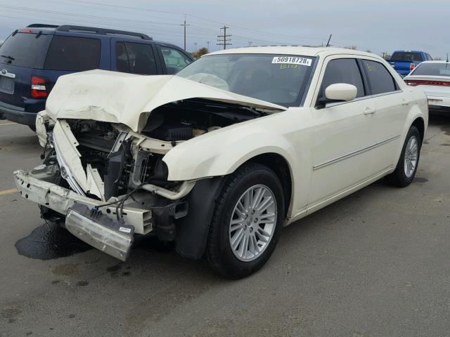 2C3KA53G58H262622 - 2008 CHRYSLER 300 TOURIN CREAM photo 2