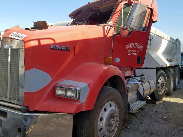 1XKDD49X9AJ271913 - 2010 KENWORTH CONSTRUCTI RED photo 2