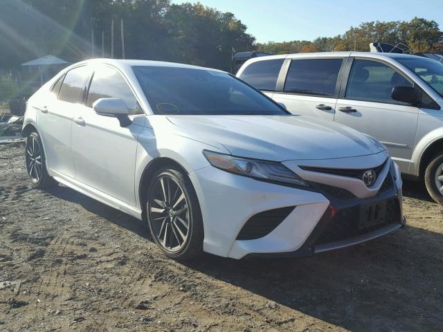4T1B61HK7JU134786 - 2018 TOYOTA CAMRY XSE WHITE photo 1