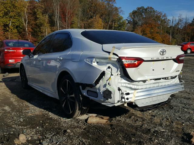 4T1B61HK7JU134786 - 2018 TOYOTA CAMRY XSE WHITE photo 3