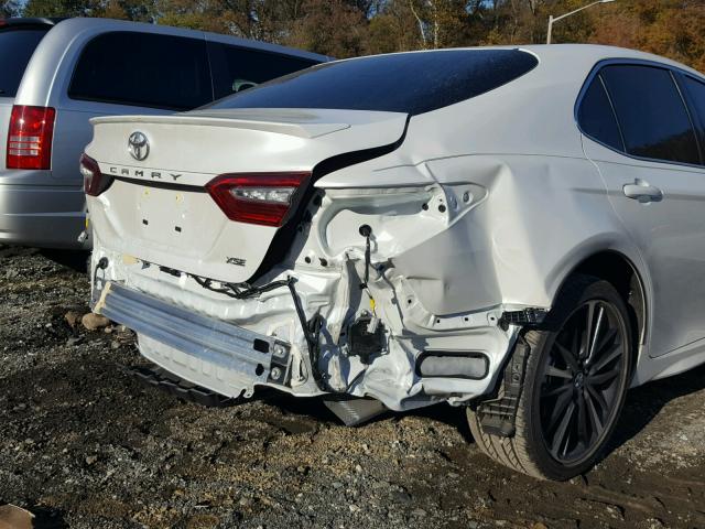 4T1B61HK7JU134786 - 2018 TOYOTA CAMRY XSE WHITE photo 9