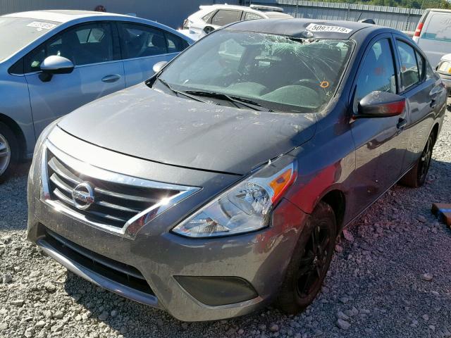 3N1CN7AP5JL819015 - 2018 NISSAN VERSA S GRAY photo 2