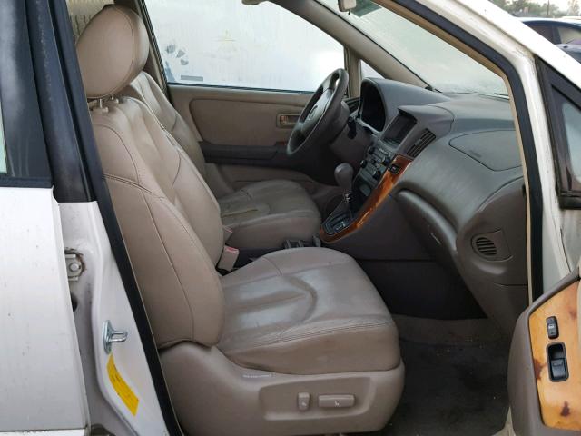 JT6GF10U6Y0053746 - 2000 LEXUS RX 300 WHITE photo 5