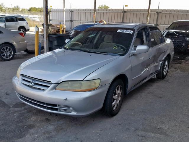 1HGCG56782A065526 - 2002 HONDA ACCORD SE SILVER photo 2