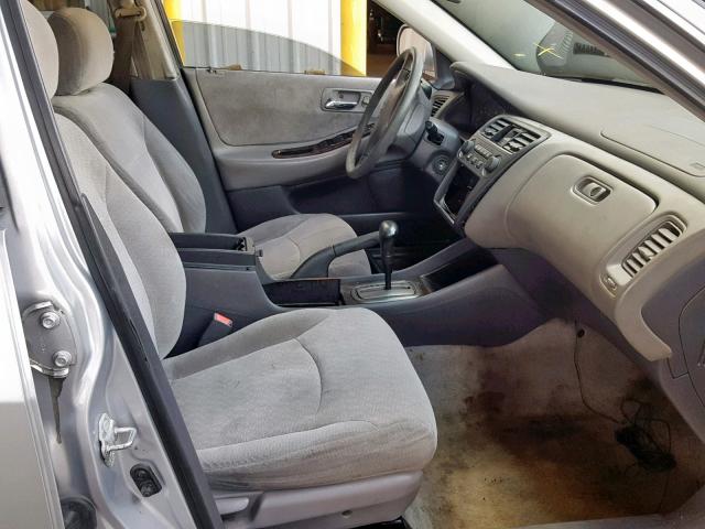 1HGCG56782A065526 - 2002 HONDA ACCORD SE SILVER photo 5