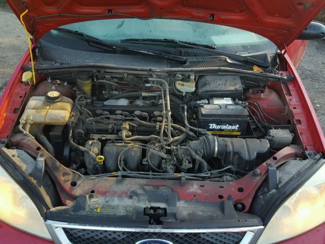 3FAFP37N55R145184 - 2005 FORD FOCUS ZX5 RED photo 7