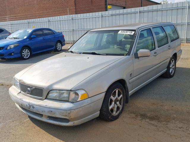 YV1LW61J5Y2644979 - 2000 VOLVO V70 BASE SILVER photo 2