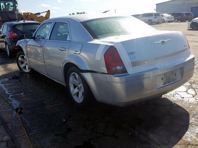 2C3JA43R85H667649 - 2005 CHRYSLER 300 SILVER photo 3