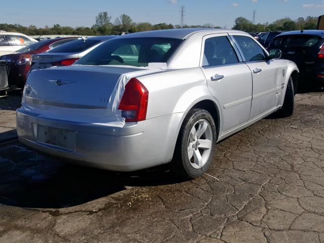 2C3JA43R85H667649 - 2005 CHRYSLER 300 SILVER photo 4