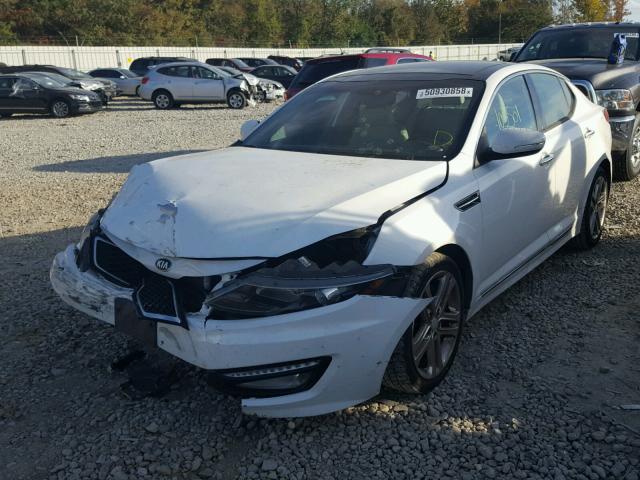 5XXGR4A67DG124639 - 2013 KIA OPTIMA SX WHITE photo 2