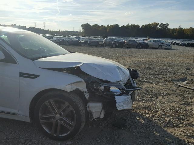 5XXGR4A67DG124639 - 2013 KIA OPTIMA SX WHITE photo 9