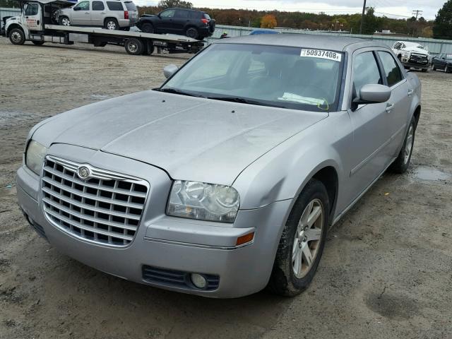 2C3KA53G87H876076 - 2007 CHRYSLER 300 TOURIN SILVER photo 2