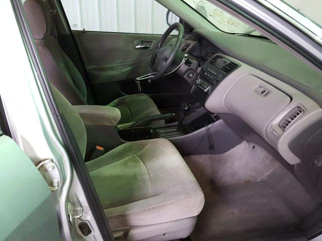 1HGCF86632A101215 - 2002 HONDA ACCORD VAL SILVER photo 5