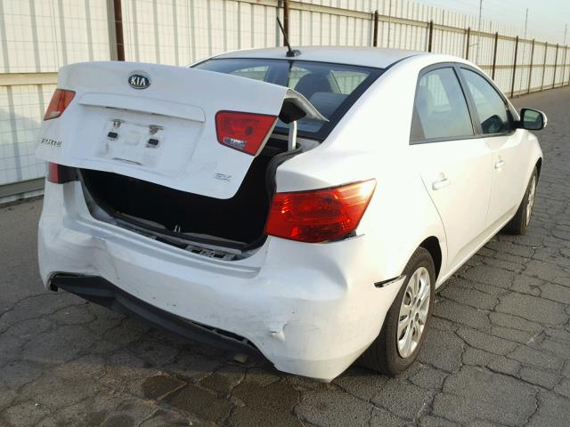 KNAFU4A20D5740692 - 2013 KIA FORTE EX WHITE photo 4