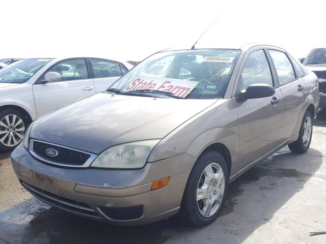 1FAFP34N75W225443 - 2005 FORD FOCUS ZX4 BEIGE photo 2