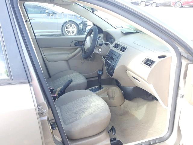 1FAFP34N75W225443 - 2005 FORD FOCUS ZX4 BEIGE photo 5