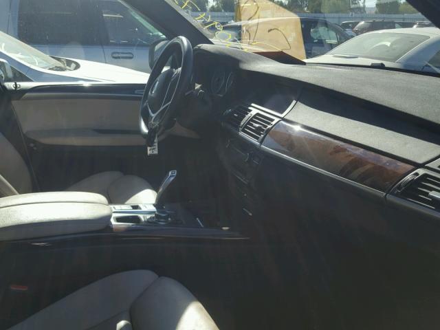 5UXZV8C57CL424484 - 2012 BMW X5 XDRIVE5 WHITE photo 5