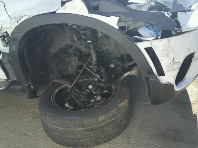 5UXZV8C57CL424484 - 2012 BMW X5 XDRIVE5 WHITE photo 9