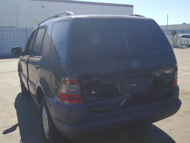 4JGAB54E2XA145011 - 1999 MERCEDES-BENZ ML 320 BLACK photo 3