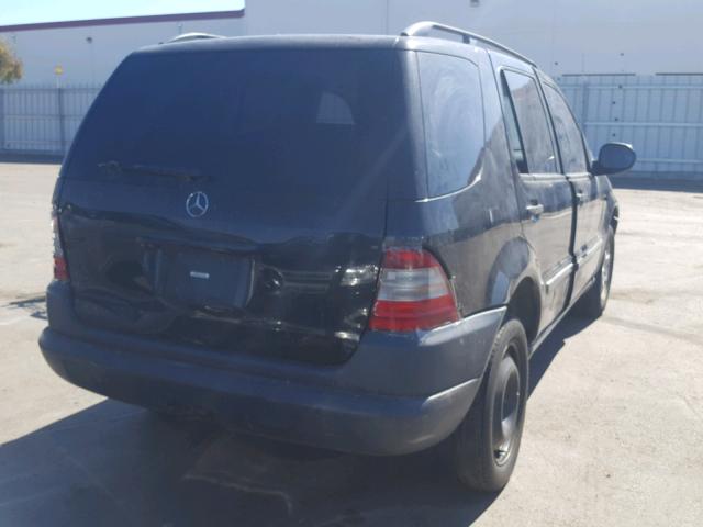 4JGAB54E2XA145011 - 1999 MERCEDES-BENZ ML 320 BLACK photo 4