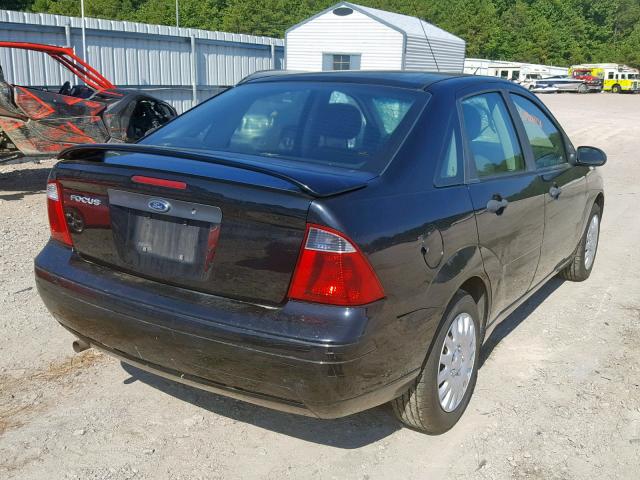 1FAFP34N47W142913 - 2007 FORD FOCUS ZX4 BLACK photo 4