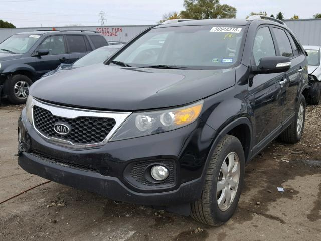 5XYKT4A18BG152393 - 2011 KIA SORENTO BA BLACK photo 2