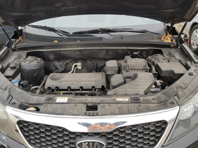 5XYKT4A18BG152393 - 2011 KIA SORENTO BA BLACK photo 7