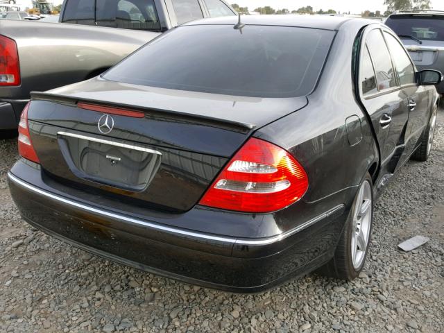 WDBUF65JX3A130062 - 2003 MERCEDES-BENZ E 320 BLACK photo 4