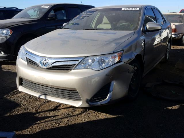 4T1BD1FK6EU107819 - 2014 TOYOTA CAMRY HYBR SILVER photo 2