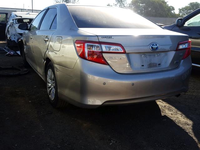 4T1BD1FK6EU107819 - 2014 TOYOTA CAMRY HYBR SILVER photo 3