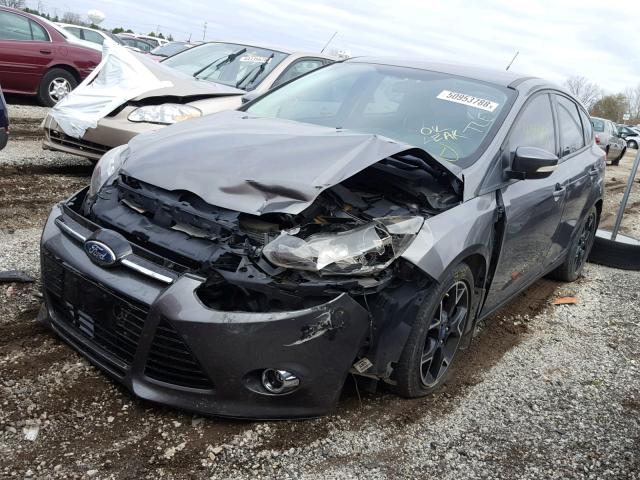 1FAHP3K24CL188402 - 2012 FORD FOCUS SE/S GRAY photo 2