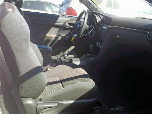 JTKJF5C78C3043960 - 2012 TOYOTA SCION TC თეთრი ფოტო 5