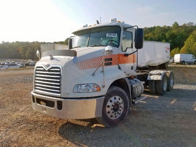 1M1AK06Y07N016482 - 2007 MACK 600 CXN600 WHITE photo 2