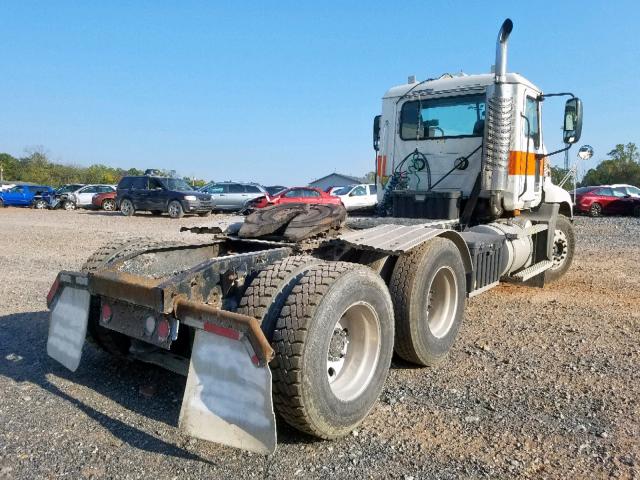 1M1AK06Y07N016482 - 2007 MACK 600 CXN600 WHITE photo 4