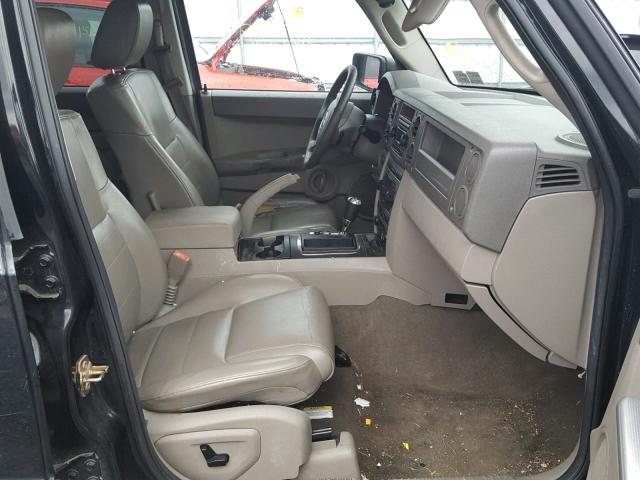 1J8HG48K96C268718 - 2006 JEEP COMMANDER BLACK photo 5